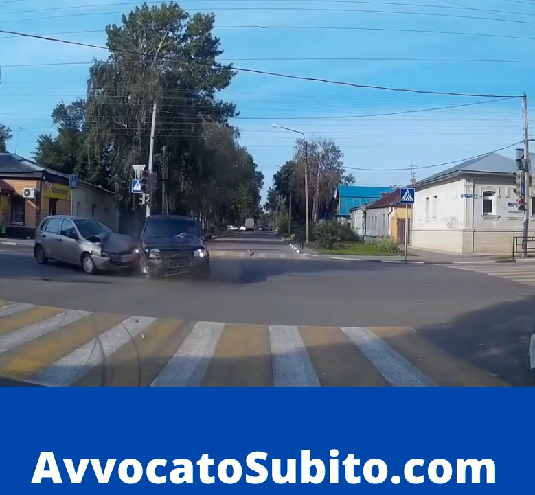 Incidente stradale, chi paga l'avvocato?